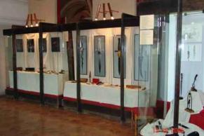 В Тульском Государственном музее оружия c 13 по 31 октября 2004 г., состоялась ежегодная, 3-я выставка, ставшая уже традиционной - "Современное авторское холодное художественное оружие".
